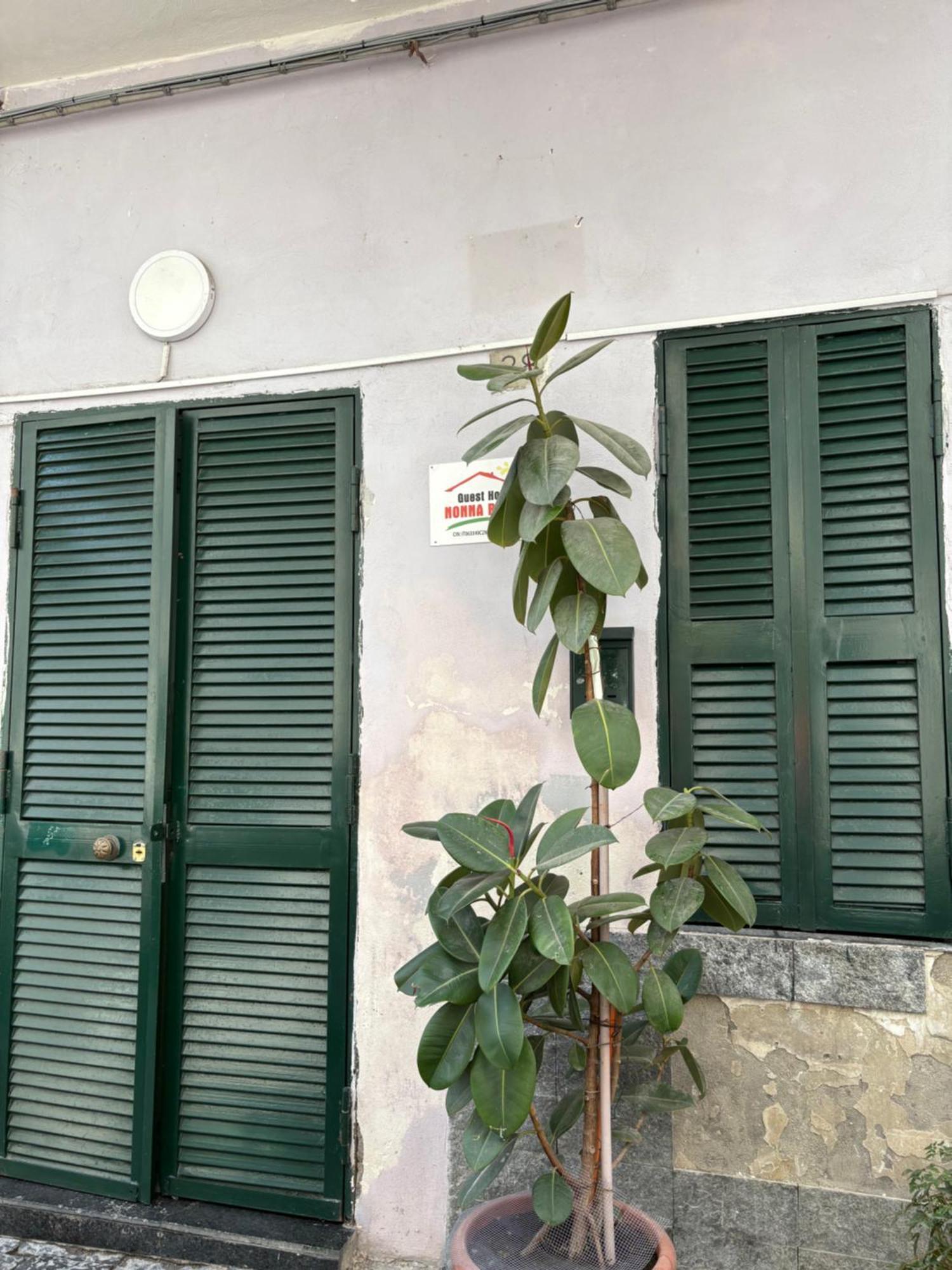 Guest House “Nonna Rossa” Naples Extérieur photo